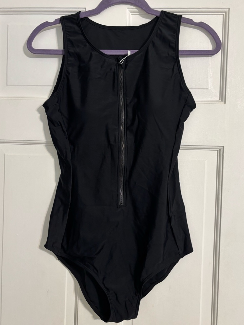 LafyKoly Women’s Black Front-Zip One-Piece Sleeveless Swimsuit
Size M